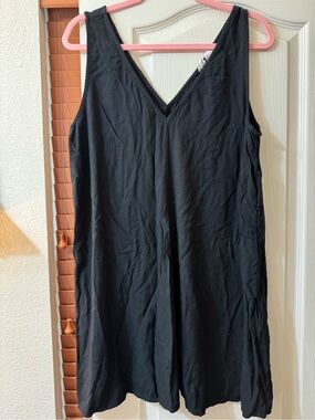 Melrose and Market Black Sleeveless V-Neck Top